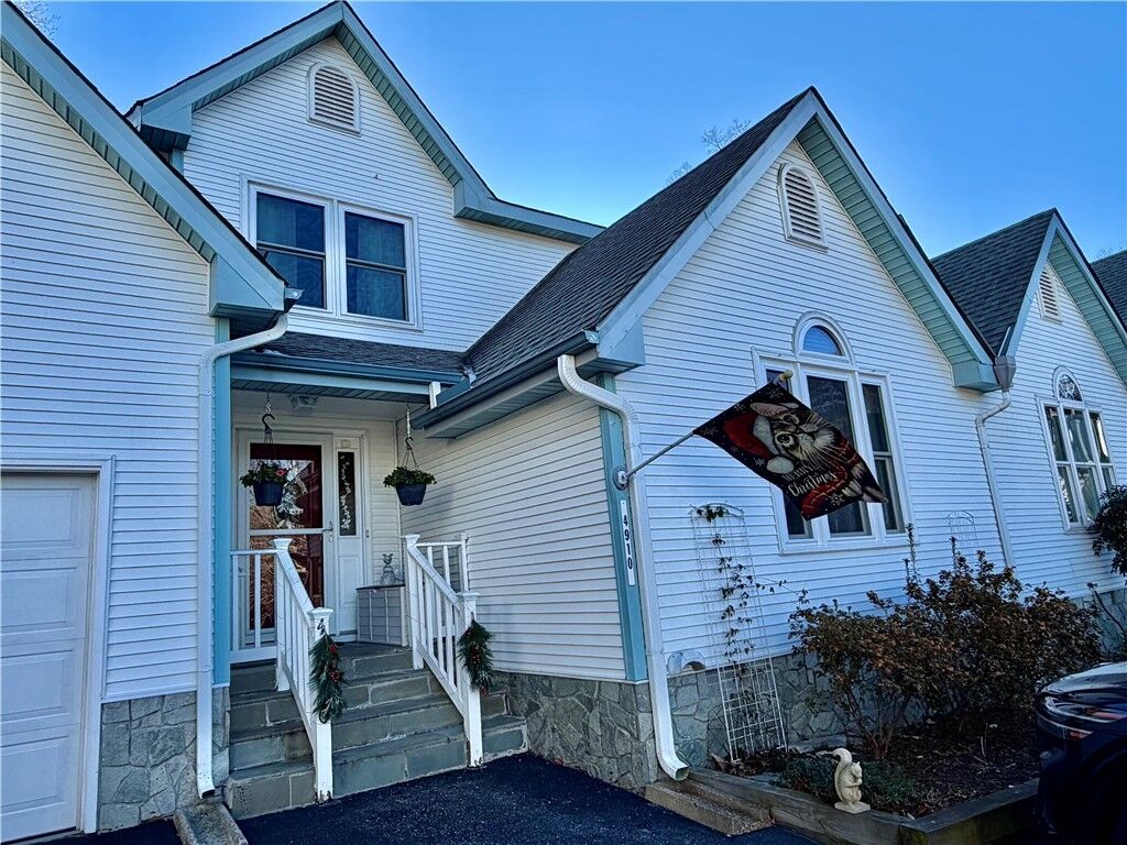 Property Photo: 4910 Whitby Mews VA 23188