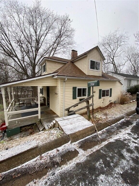 Property Photo:  687 Wood St  PA 15144 