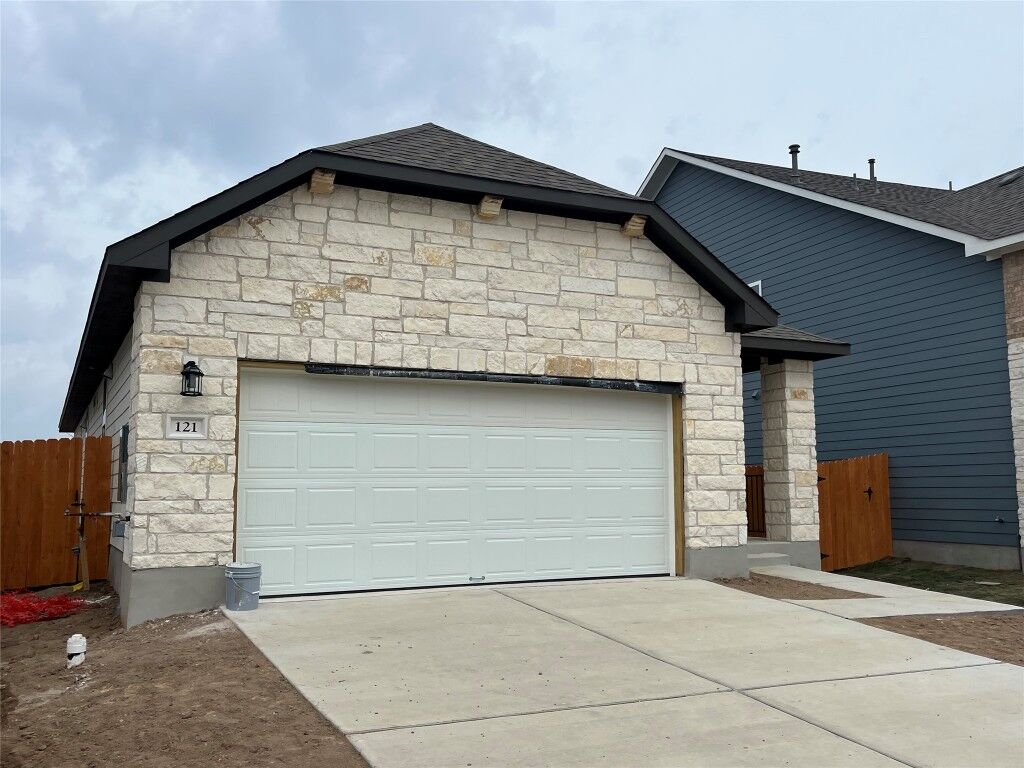 Property Photo: 121 Clover Bend TX 78642