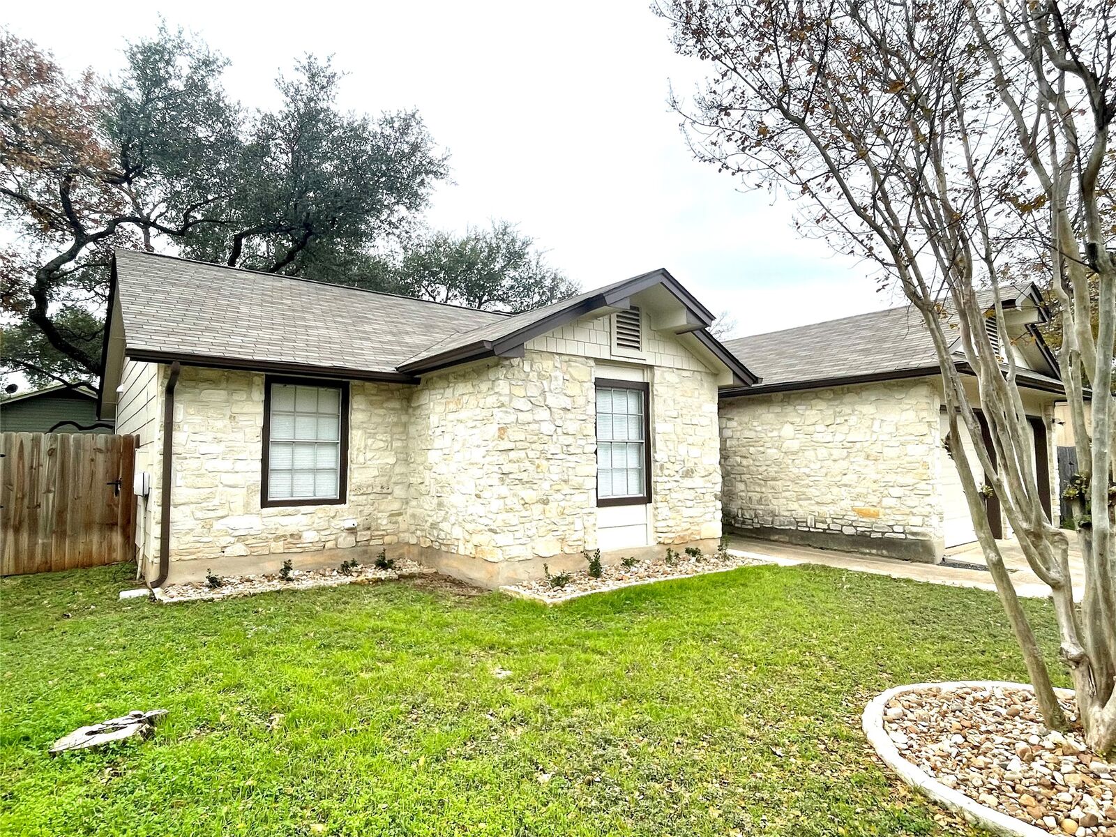 Property Photo: 703 Twin Oak Trail TX 78613