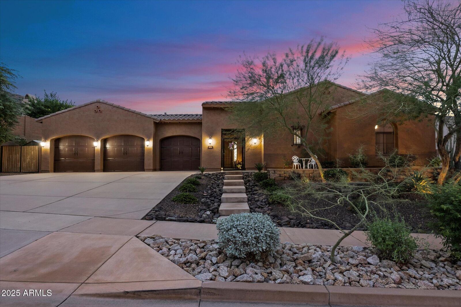 Property Photo:  2323 W Villa Cassandra Drive  AZ 85086 