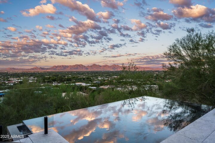 Property Photo:  6200 E Hummingbird Lane  AZ 85253 