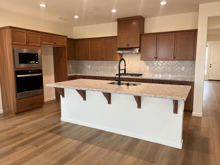 Property Photo: 1252 Catherdral Court S CA 93636