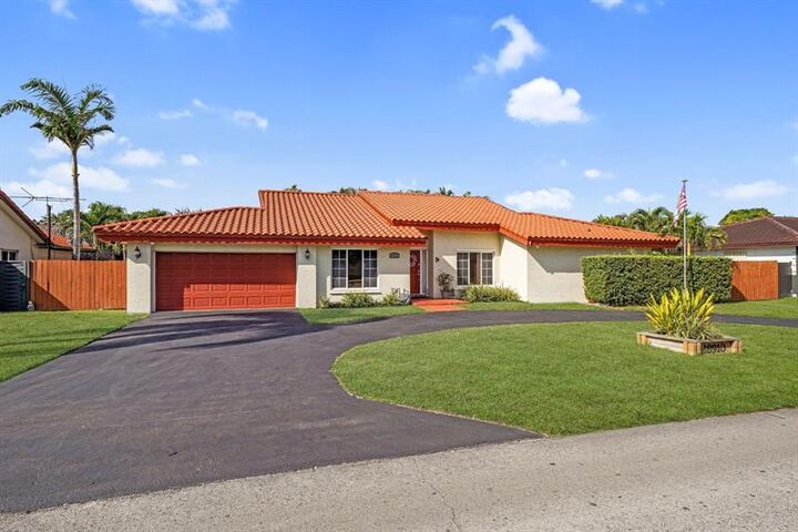 Property Photo: 18910 W Oakmont FL 33015