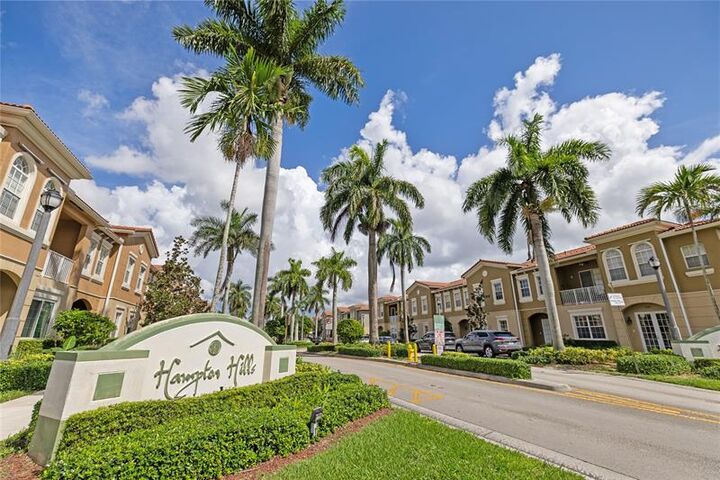 Property Photo: 5929 Manchester Way FL 33321