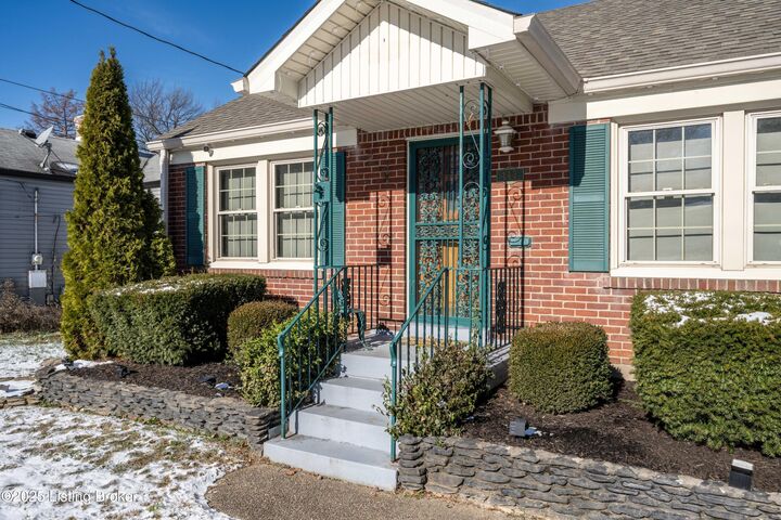 Property Photo:  145 E Ashland Ave  KY 40214 