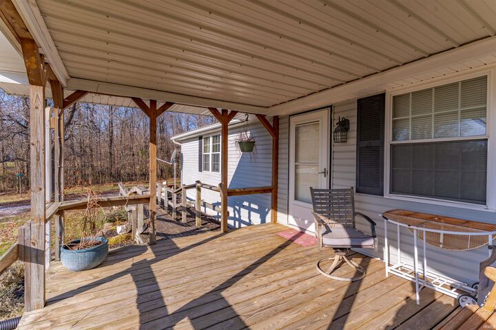 Property Photo: 1566 E New Hope Road IN 47601