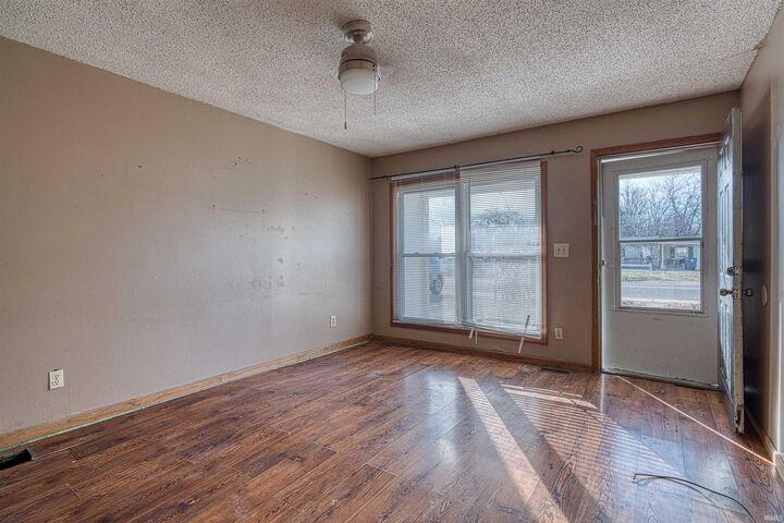 Property Photo: 2524 E Riverside Drive IN 47714