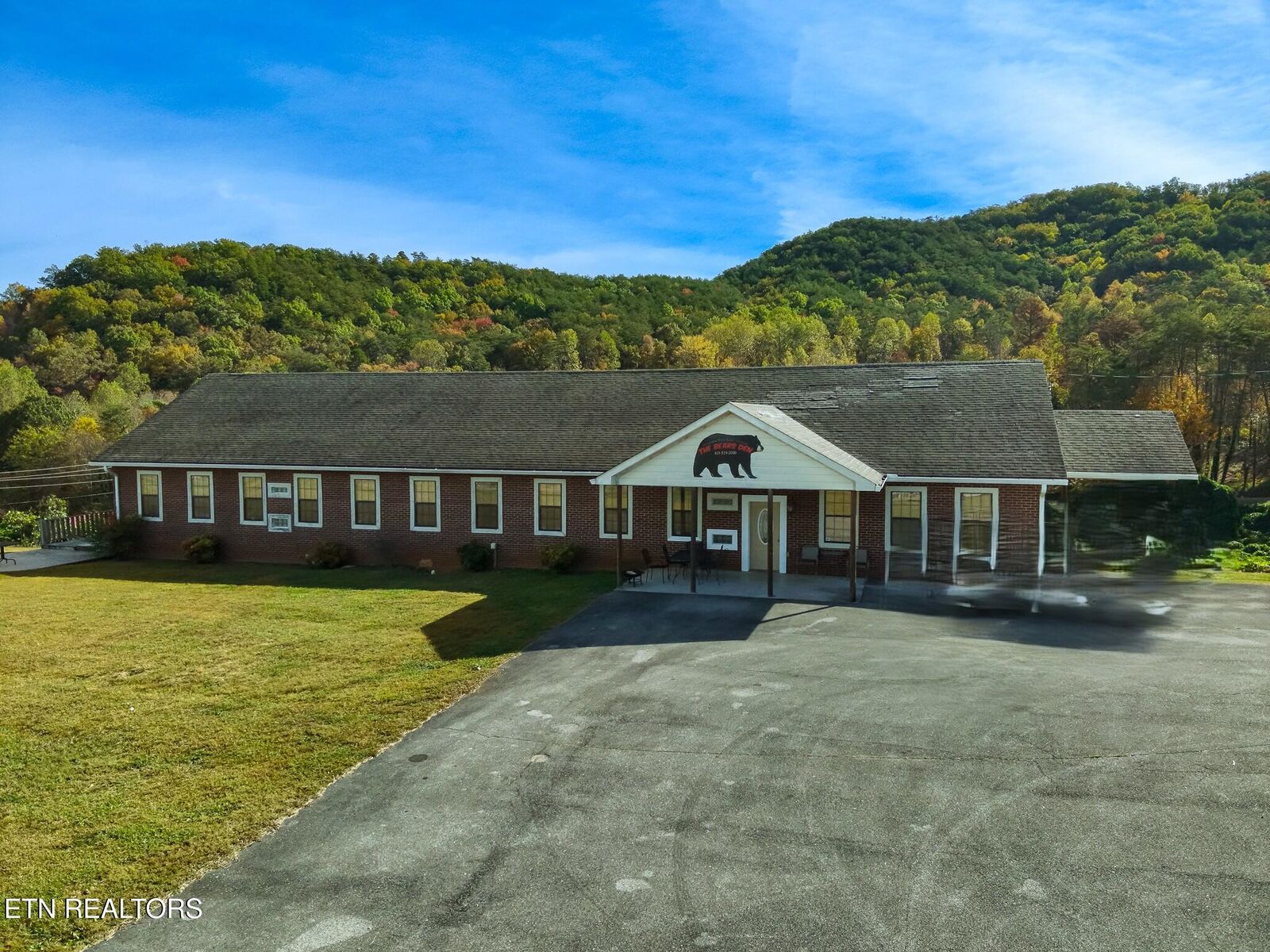 Property Photo:  301 School St  TN 37385 