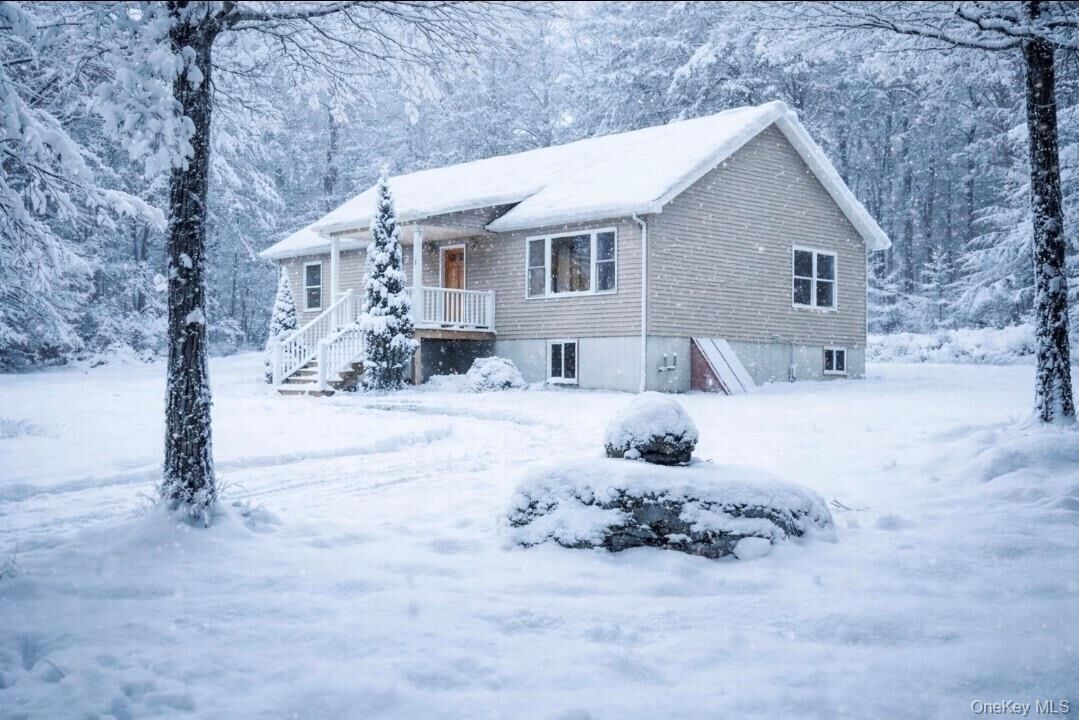 Property Photo:  76 Wynkoop Drive  NY 12446 