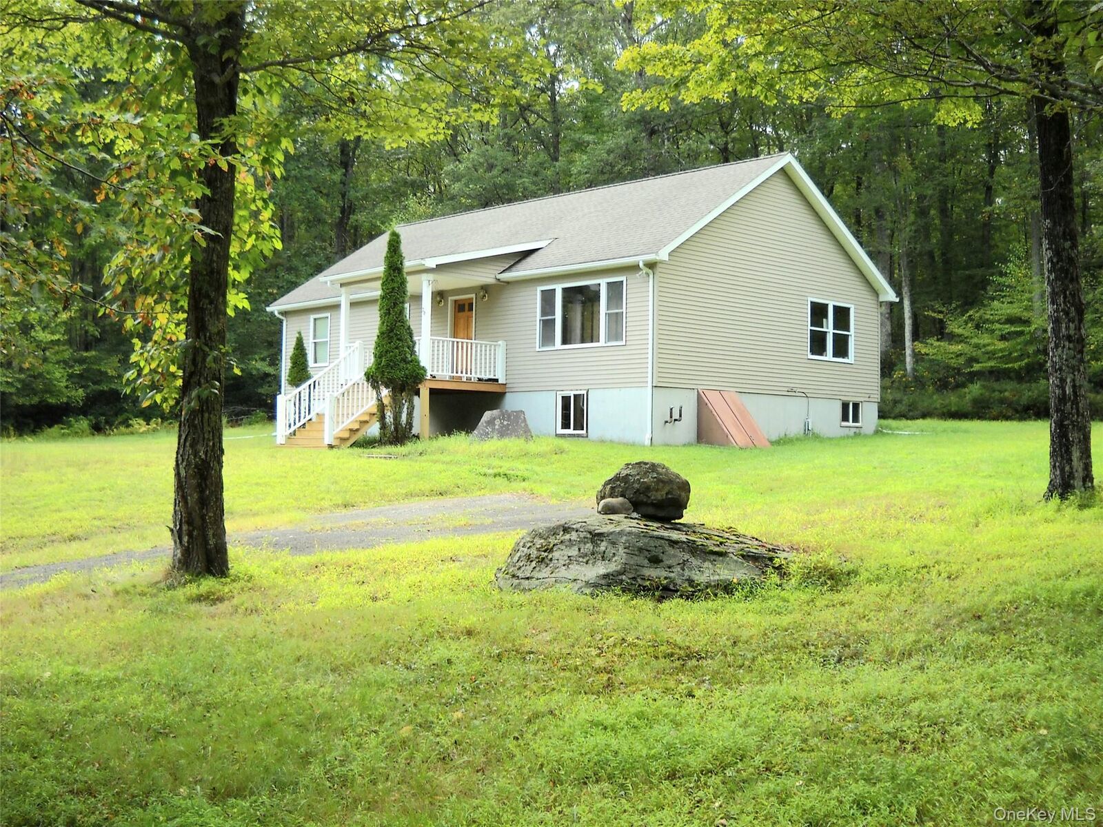 Property Photo:  76 Wynkoop Drive  NY 12446 