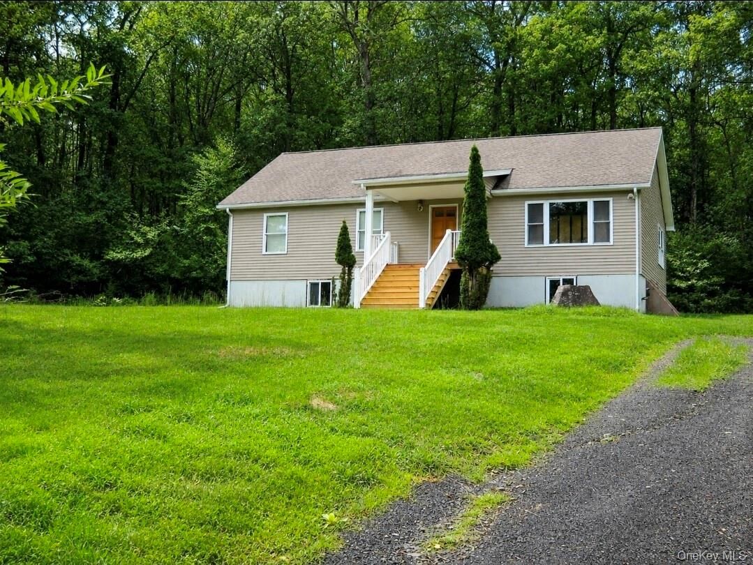 Property Photo:  76 Wynkoop Drive  NY 12446 