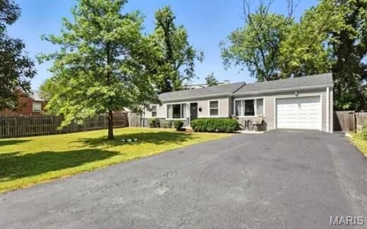 Property Photo:  1 Dickson Court  MO 63122 