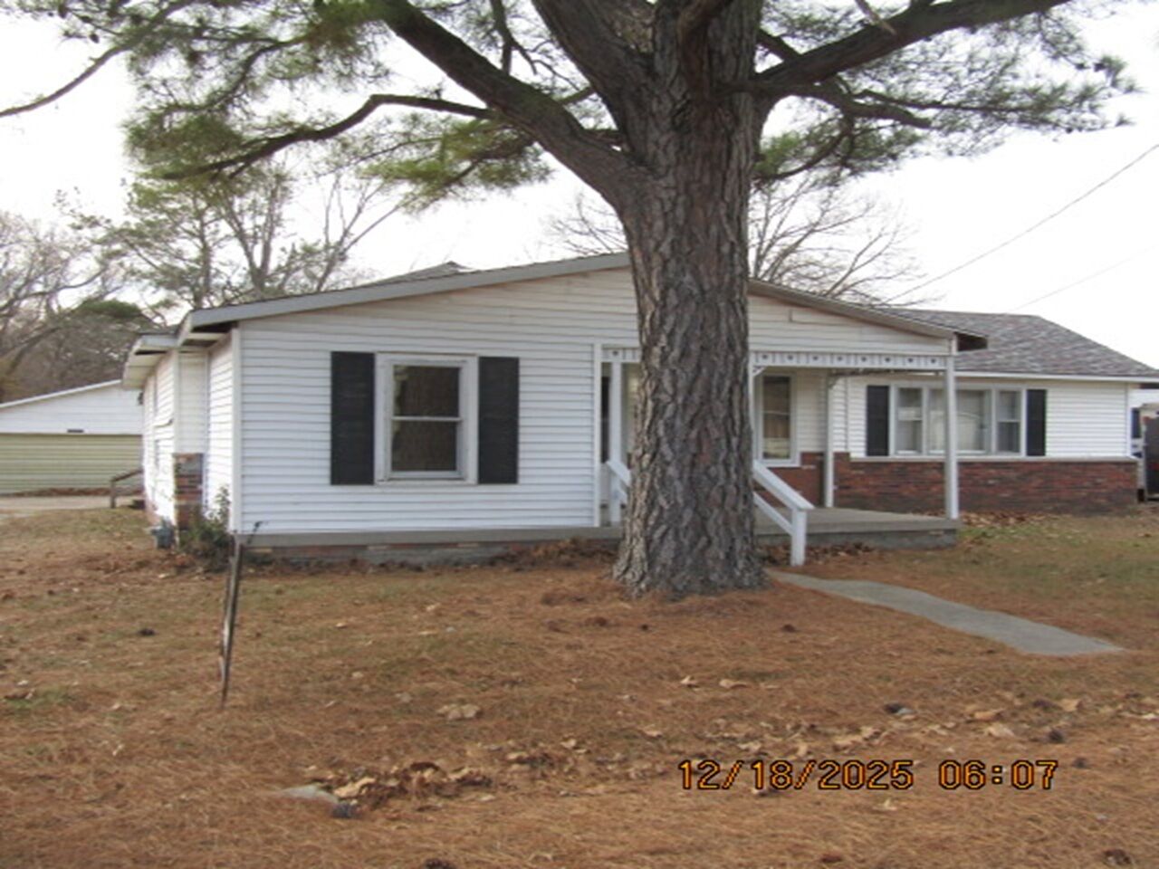 Property Photo:  903 S Odle Street  IL 62896 