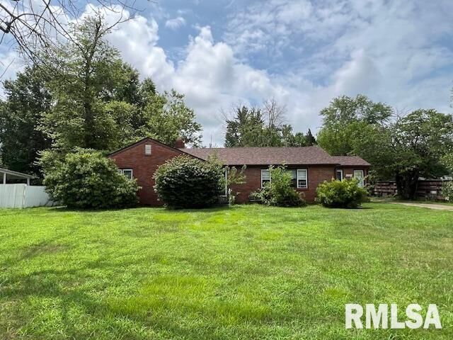 Property Photo: 1403 W Hendrickson Street IL 62959