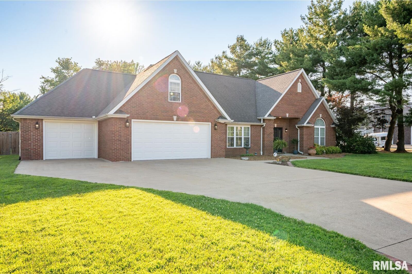 Property Photo:  1600 S Eugene Lane  IL 62959 