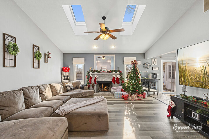 Property Photo:  1240 E Truman Drive  IL 60915 