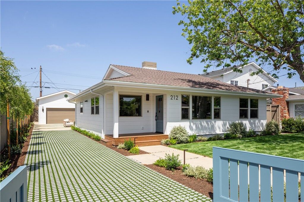 Property Photo:  212 E 19th Street  CA 92627 