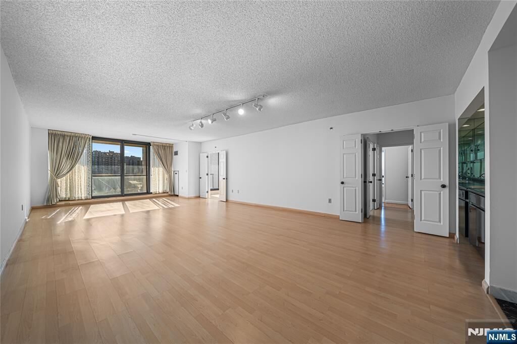 Property Photo:  900 Palisade Avenue 5A  NJ 07024 