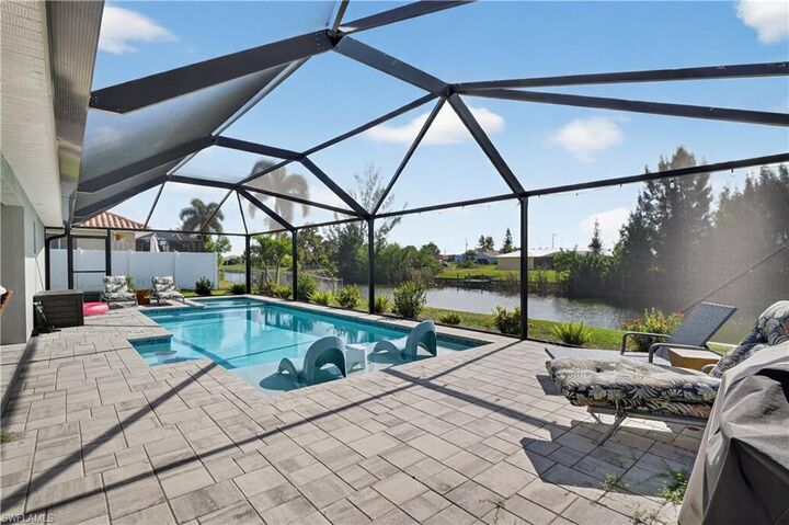 Property Photo:  204 SW 28th St  FL 33914 