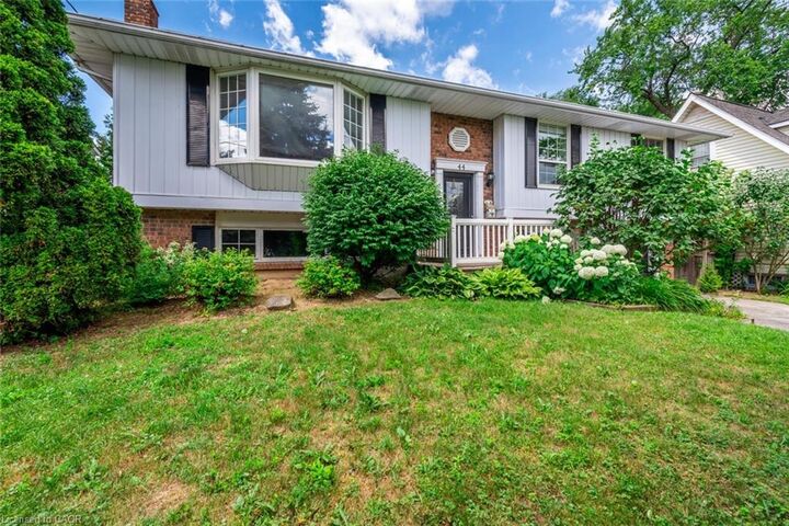 Property Photo:  44 Valleyview Drive  ON L9G 2A5 