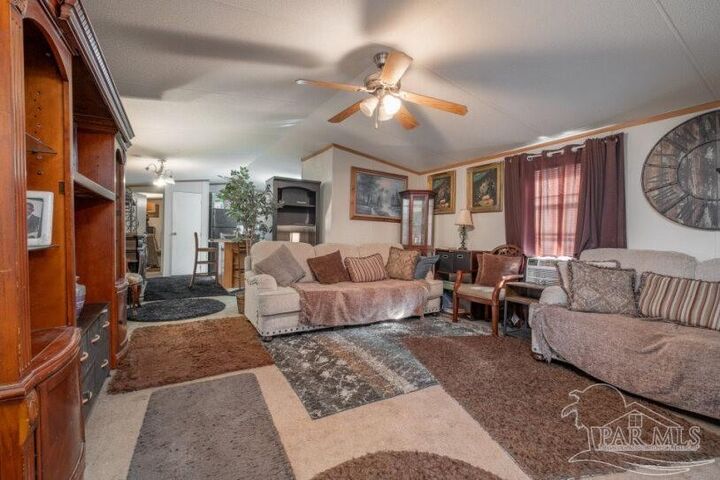 Property Photo:  550 Allen Cir  FL 32577 