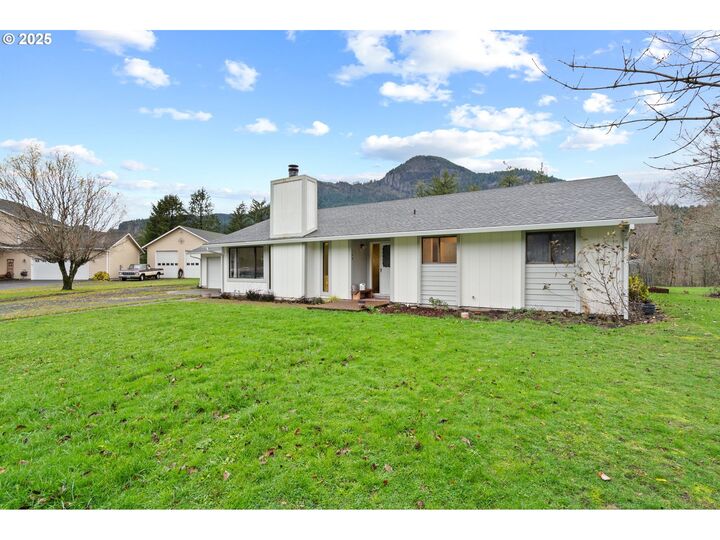 Property Photo:  108 Pahatu St  WA 98639 