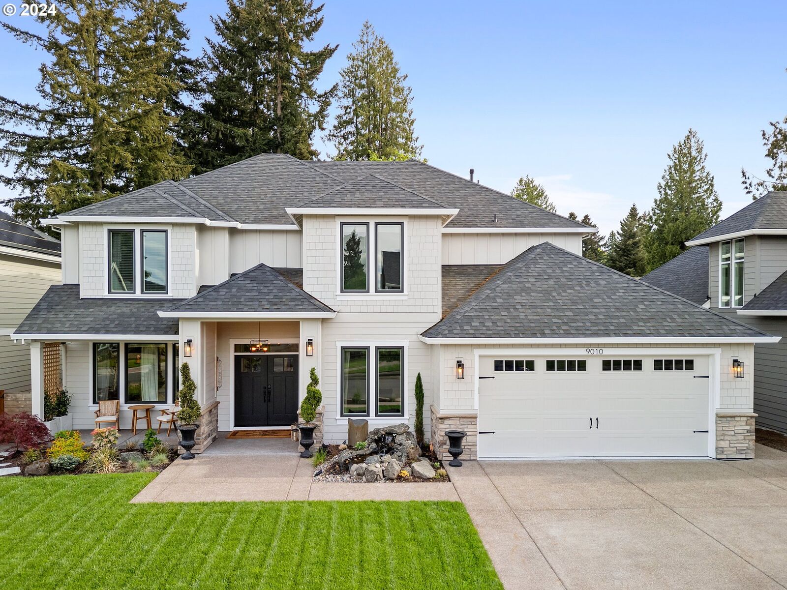 Property Photo:  9010 SW Inez St  OR 97224 