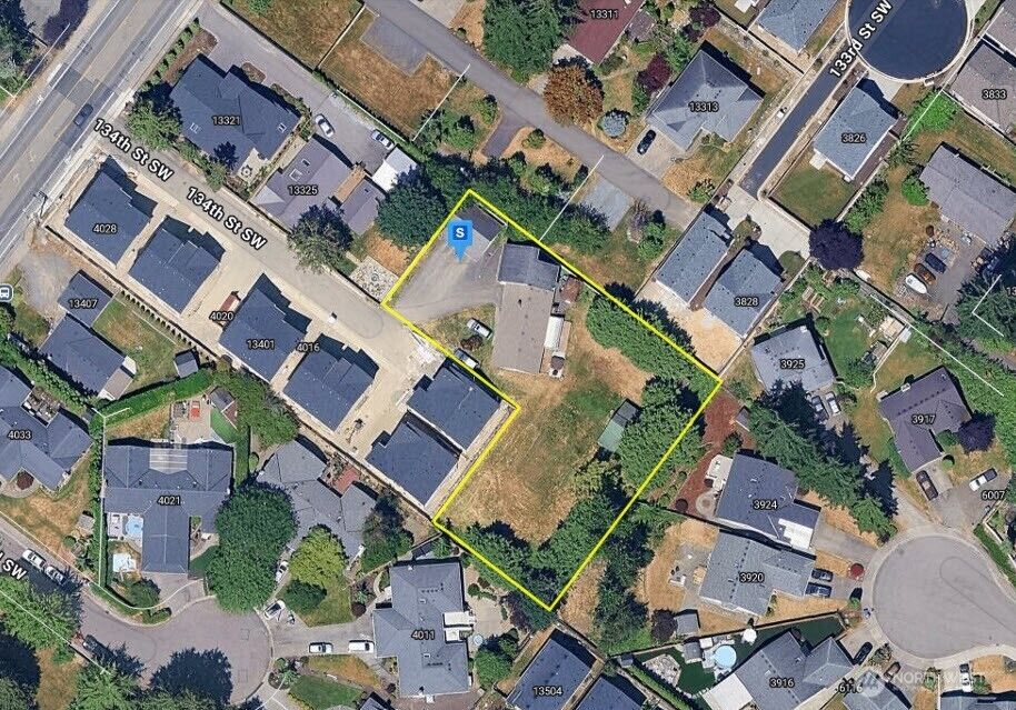 Property Photo:  13327  Beverly Park Road  WA 98087 