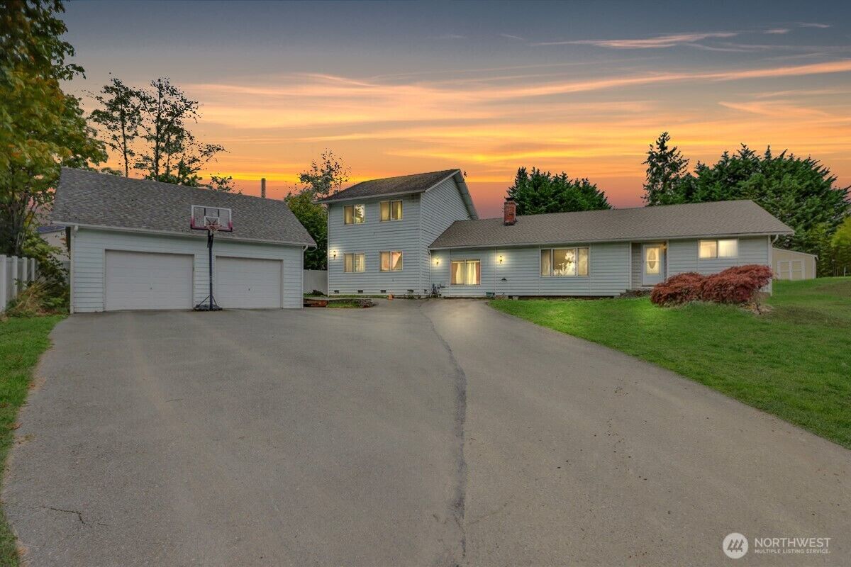 Property Photo:  13327  Beverly Park Road  WA 98087 