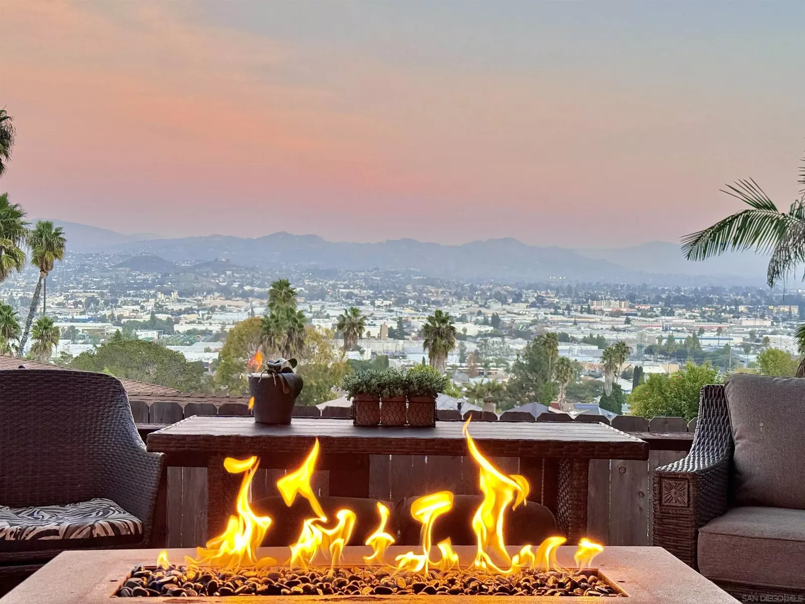 Property Photo:  1623 Swallow Dr  CA 92020 