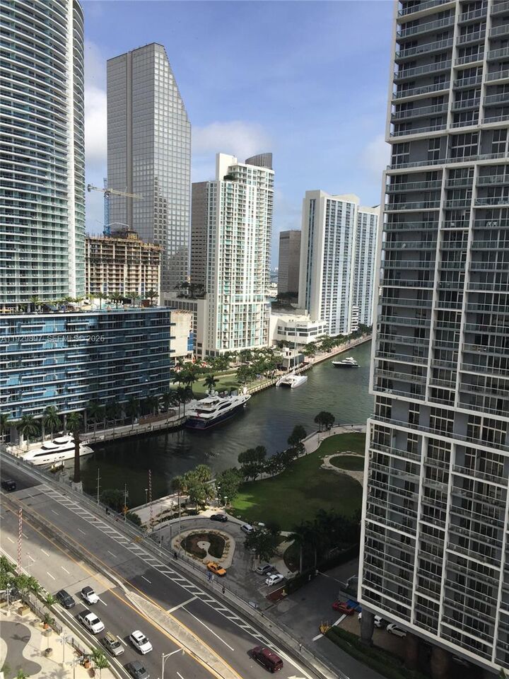 Property Photo:  500 Brickell Ave 2303  FL 33131 