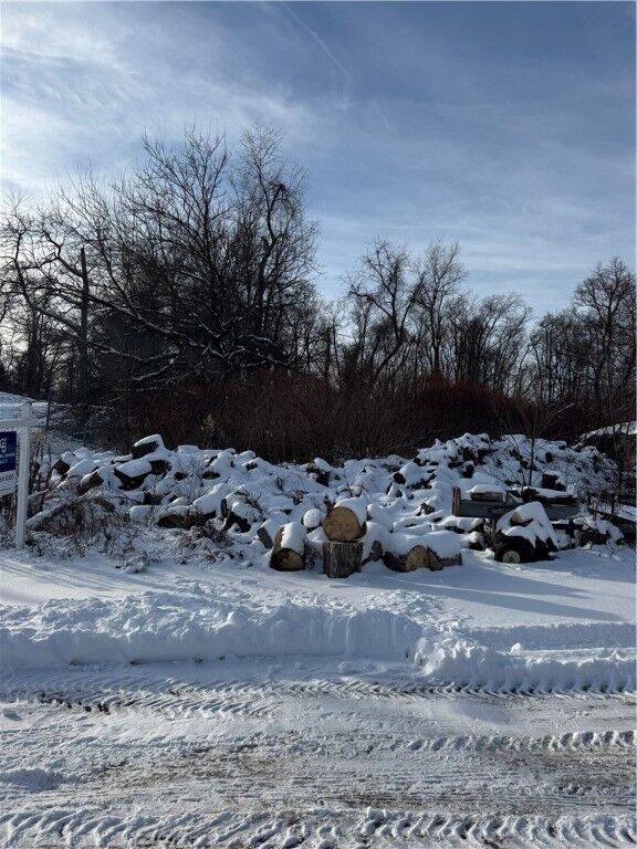 Property Photo:  113 Mercury Dr  PA 15108 