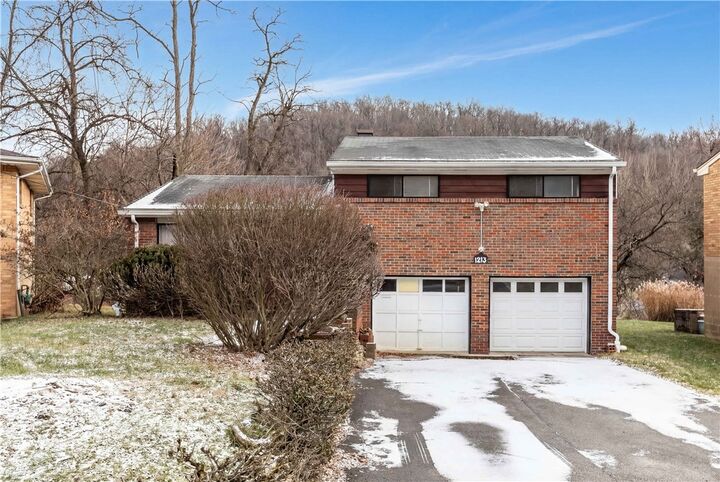 Property Photo: 1213 Robinia Dr PA 15221