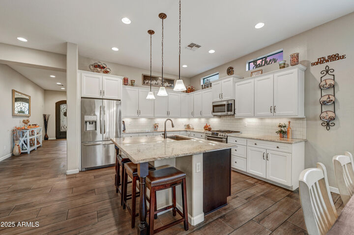 Property Photo: 9155 E Leonora Street AZ 85207