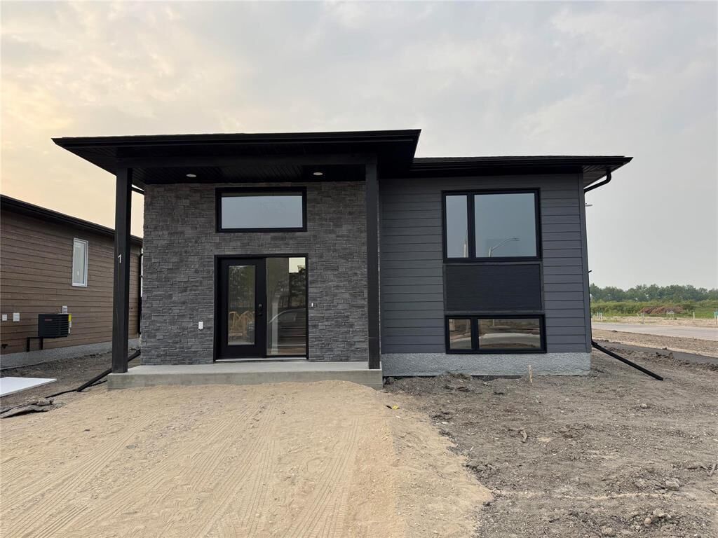 Property Photo: 12 Conifer Cove MB R5L 0L5