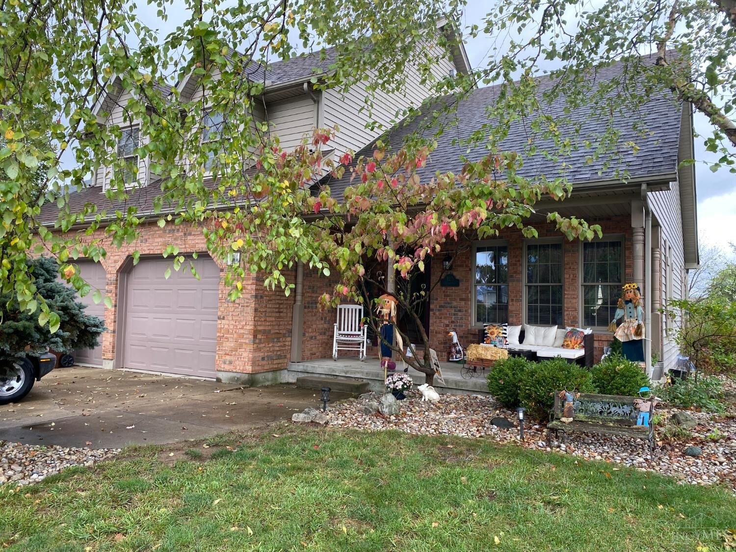 Property Photo:  425 Heritage Place  OH 45067 