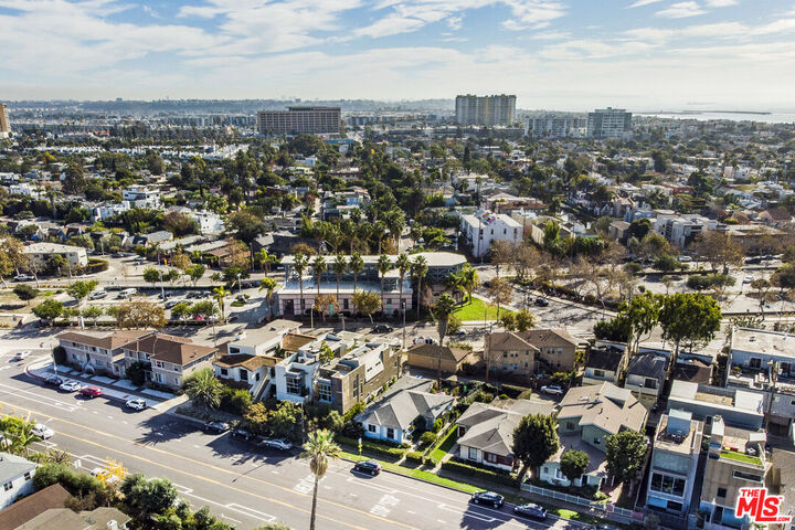 Property Photo:  544 Grand Blvd  CA 90291 