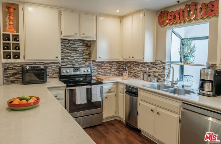 Property Photo: 4600 Via Dolce CA 90292