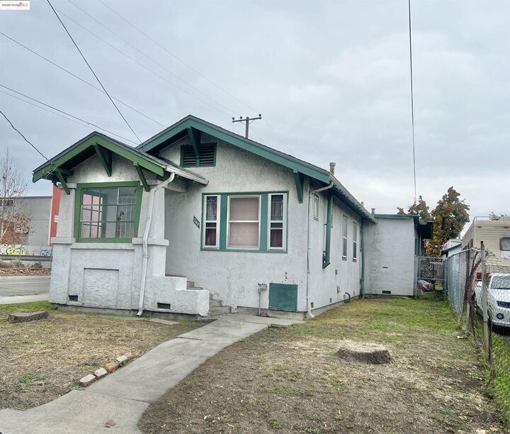 Property Photo:  740 Tyler St  CA 94603 