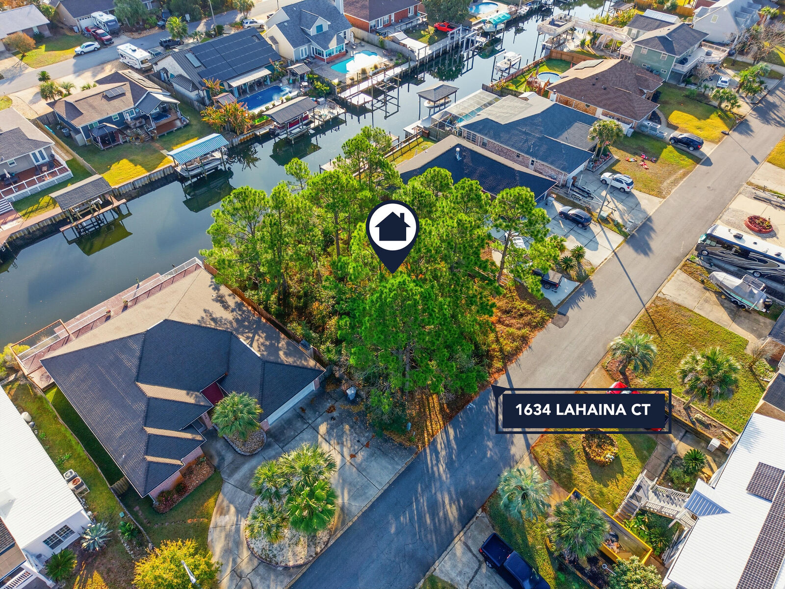Property Photo: 1634 Lahaina Court FL 32563