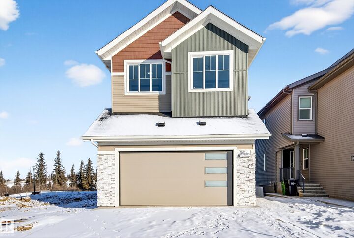 Property Photo:  2020 Collip Crescent SW  AB T6W 4W9 