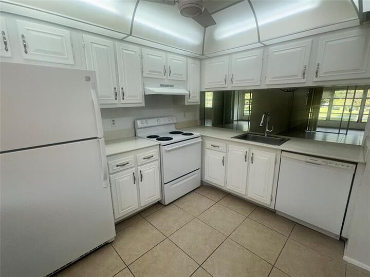 Property Photo:  2701 Nassau Bnd B2  FL 33066 