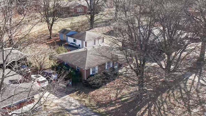 Property Photo: 7805 Cedar Brook Dr KY 40219