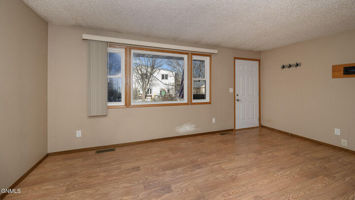 Property Photo:  506 8th Avenue SW  ND 58554 