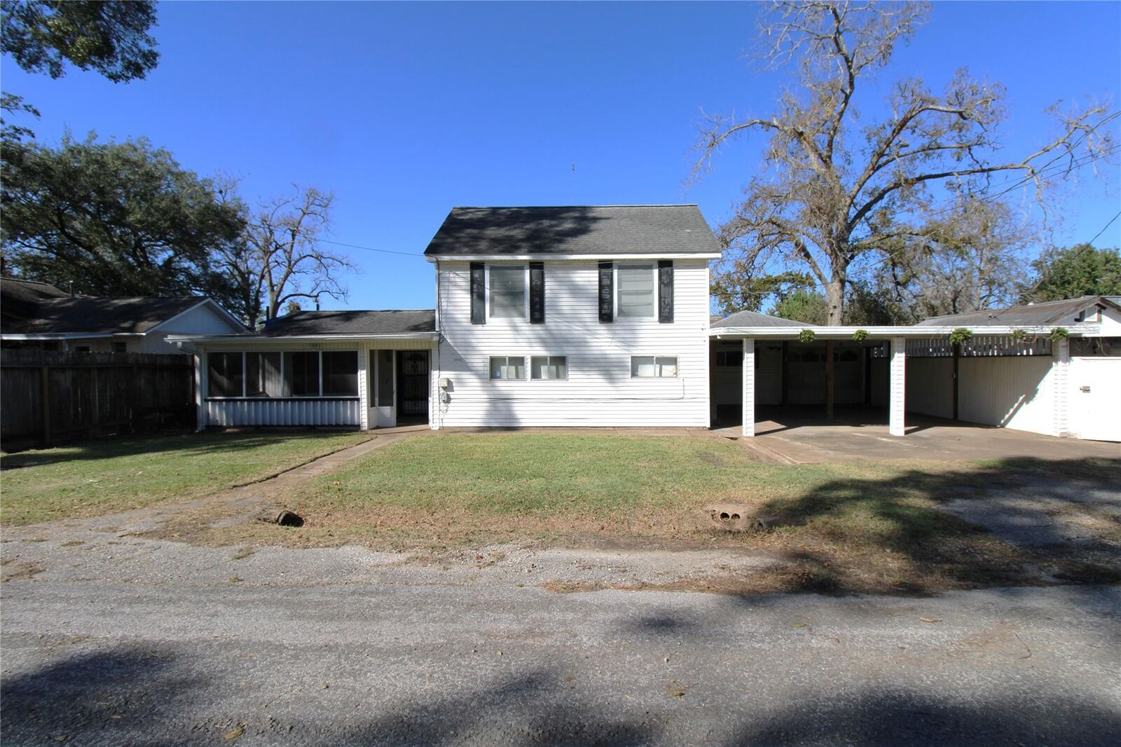 Property Photo:  401 E 5th St  TX 77480 