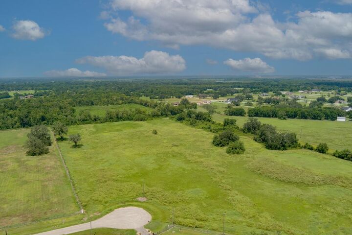 Property Photo: 2310 Majestic Oaks Court TX 77583