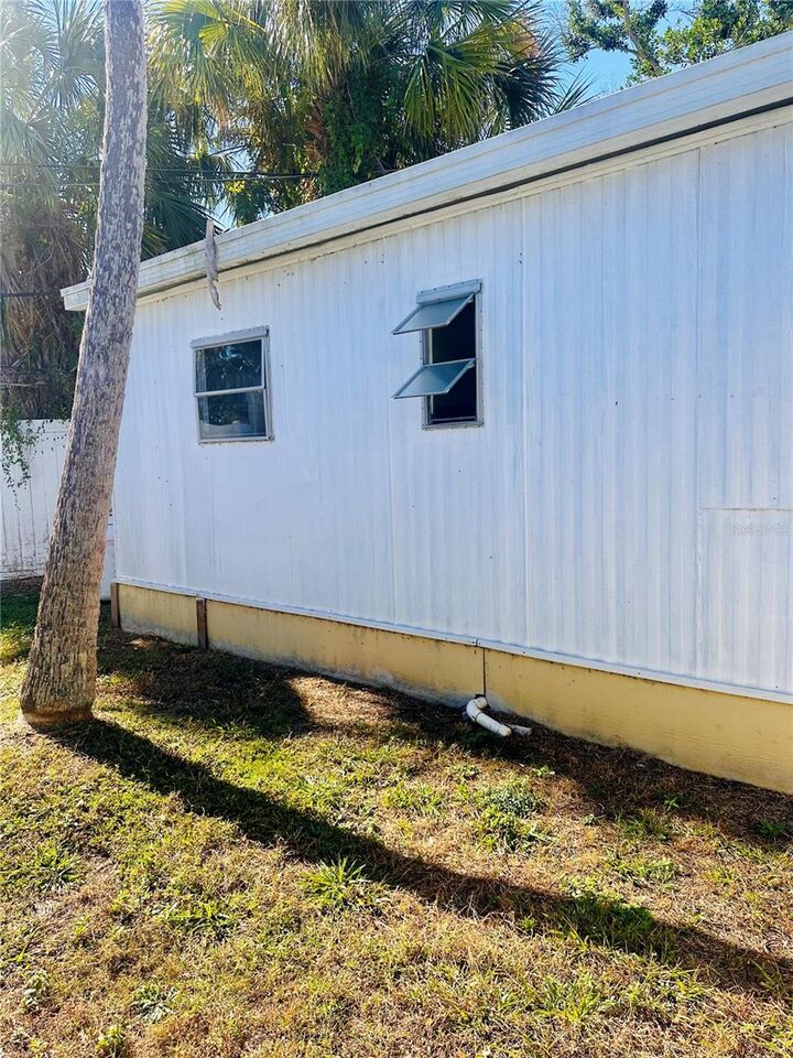 Property Photo:  8630 42 Nd Place N 14  FL 33709 