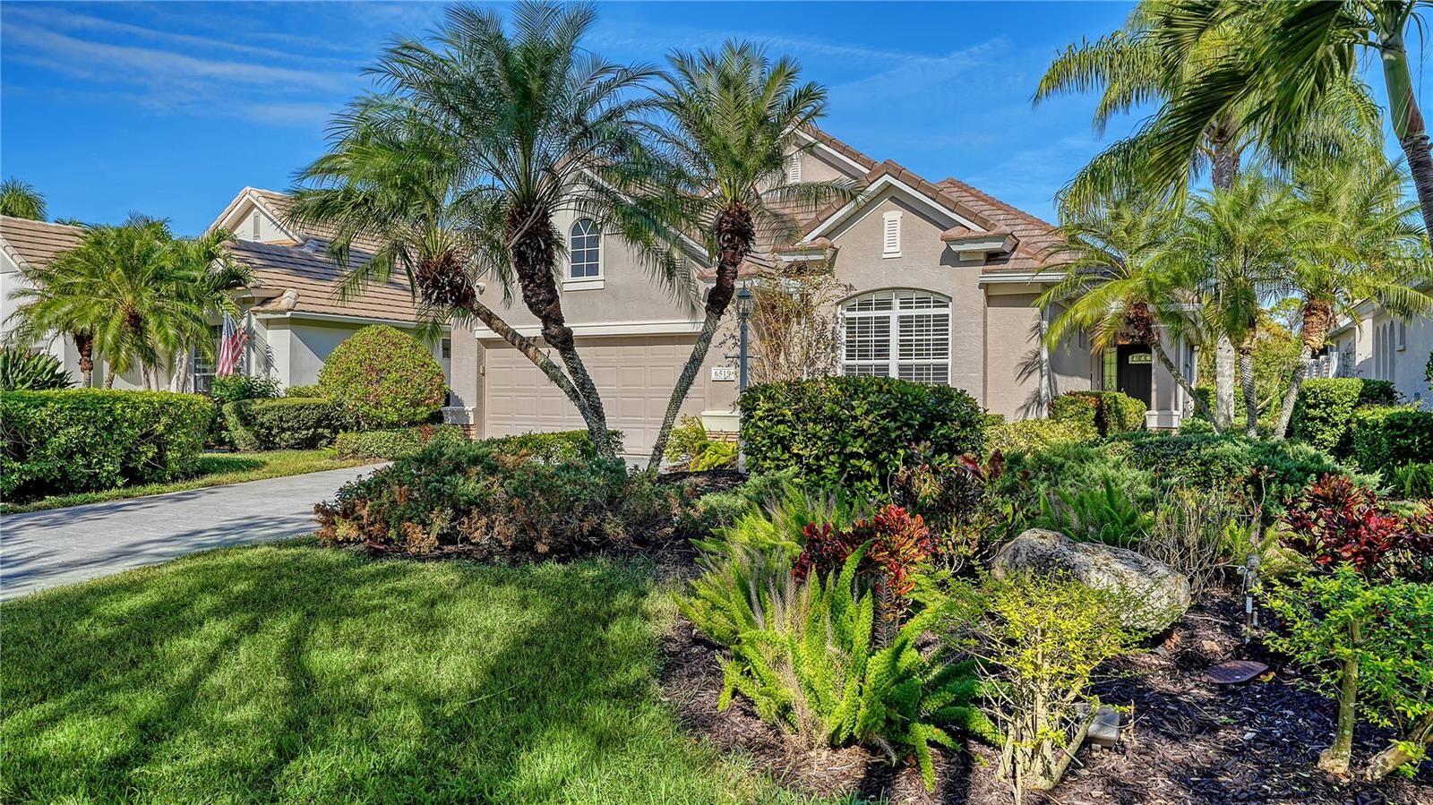 Property Photo: 6519 Oakland Hills Drive FL 34202
