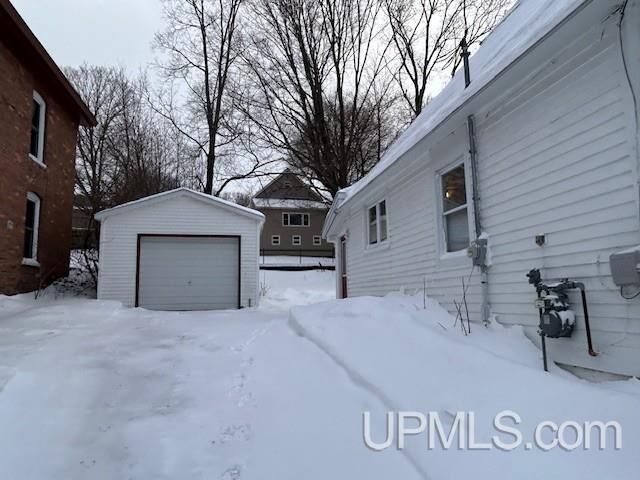 Property Photo:  607 W Edwards Avenue  MI 49931 